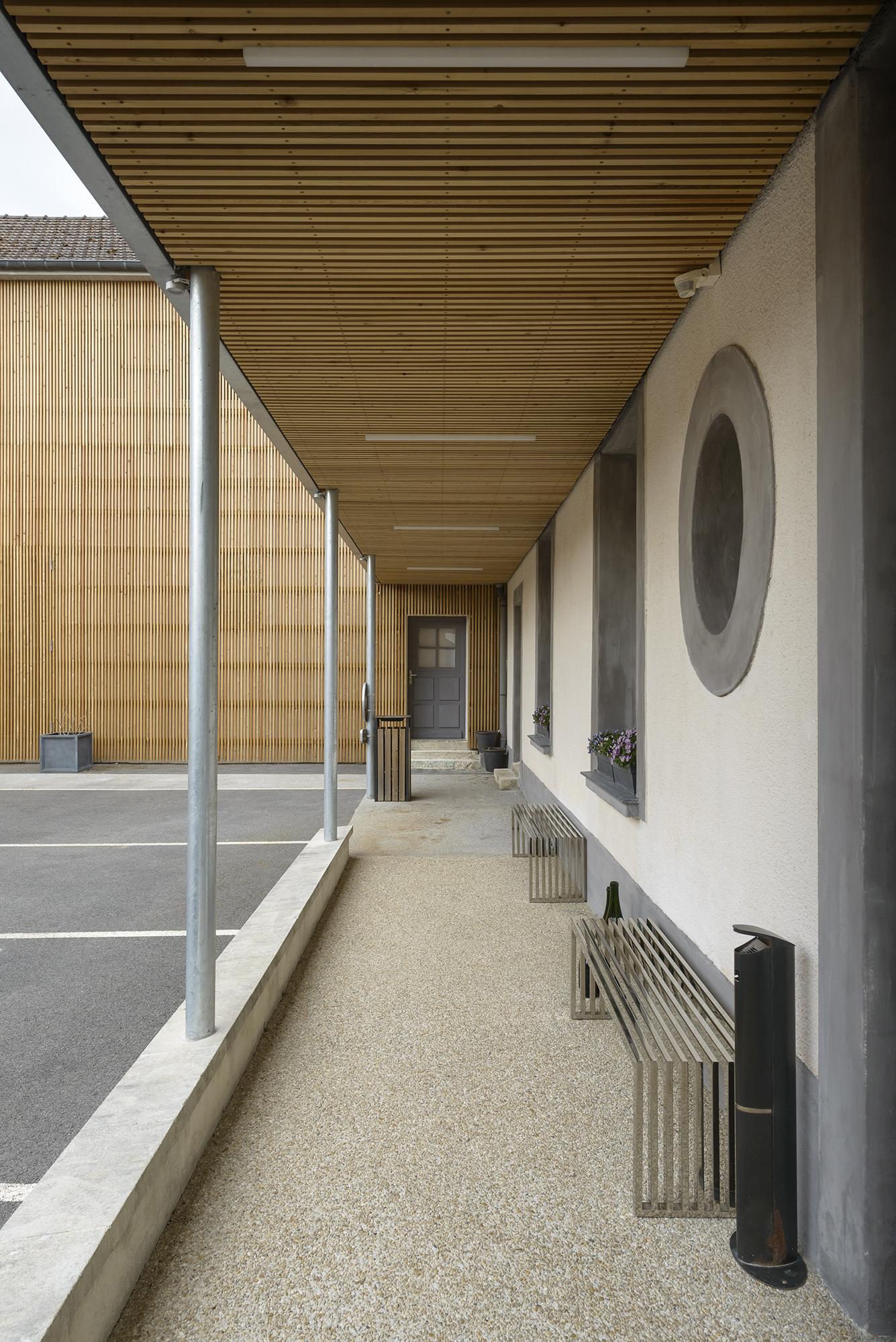 SURELEVATION ACCUEIL HOTEL